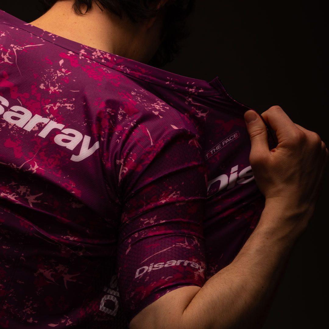 Disarray splice — jersey pulled tight, right half